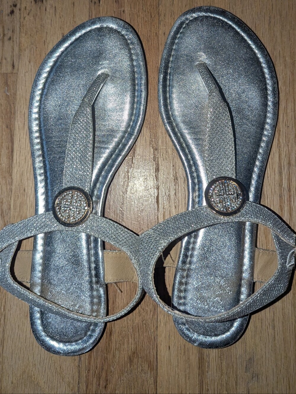 Women’s Size 8 Silver Metallic Rhinestone Thong Sandals Flat Ankle Strap Shoes